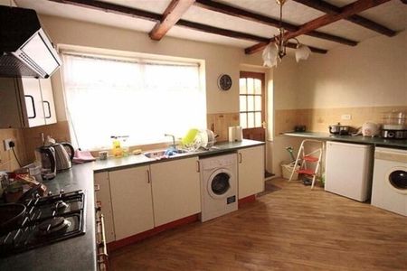 3 bedroom semi-detached house to rent - Photo 4