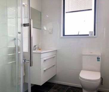 Generous Living on Gardenia - Photo 5