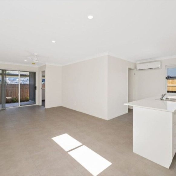 Modern 1 Bedroom Duplex in Perfect Location - Photo 1