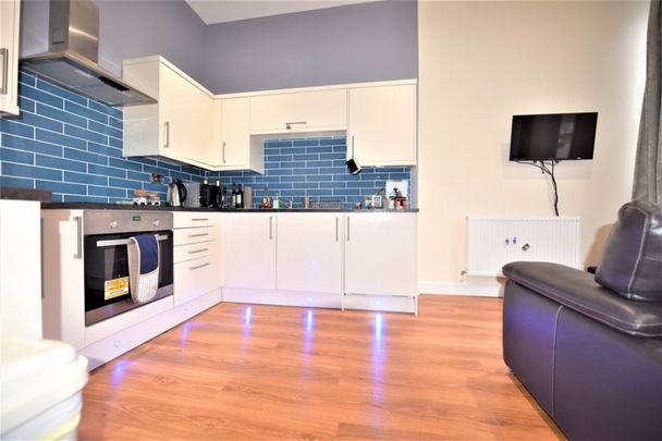 1 bedroom Flat in Flat 2, Leeds - Photo 1