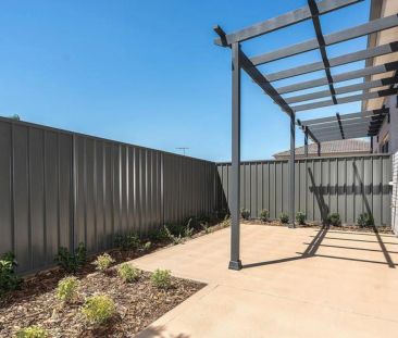 Three Bedroom Townhouse - Photo 5