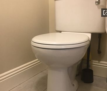 Large room for rent in a 5 bedroom family home in Rathcoole - Photo 6