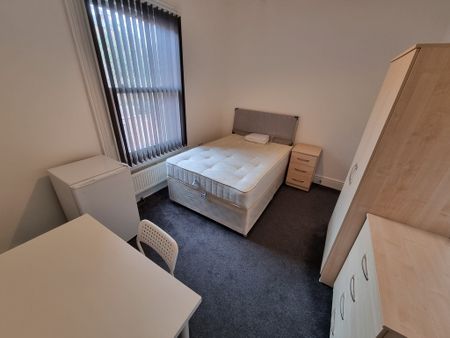 6 Bed Student Accommodation - Photo 5