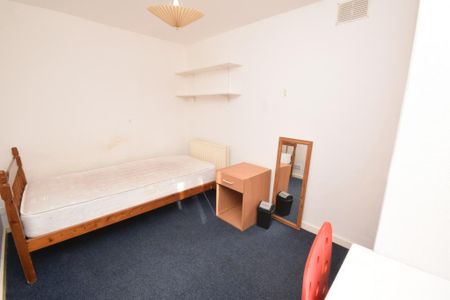 6 bedroom end of terrace house to rent - Photo 3