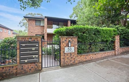 Three Bedroom Apartment with Spacious Balcony - Photo 3