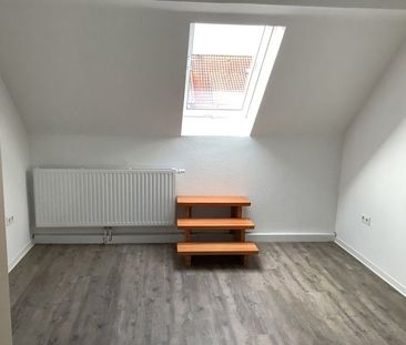 Frisch renovierte 2-Zimmer-Dachgeschoss- Wohnung in Neustadt - Photo 1