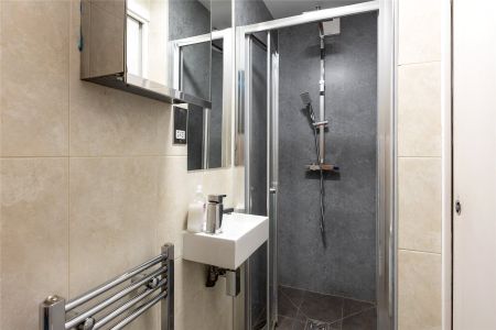 Sandycombe Road, Richmond, TW9 studio to rent - Photo 4