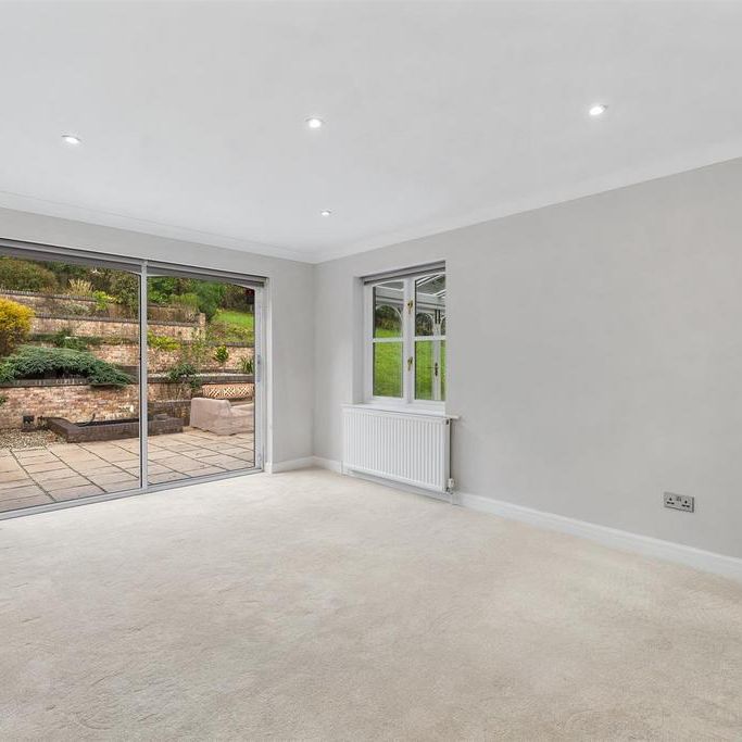 5 bedroom detached house to rent - Photo 1