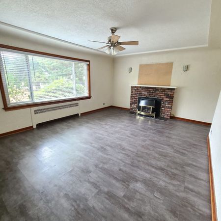 Spacious Home with Large Yard near Fraser Highway - Photo 4