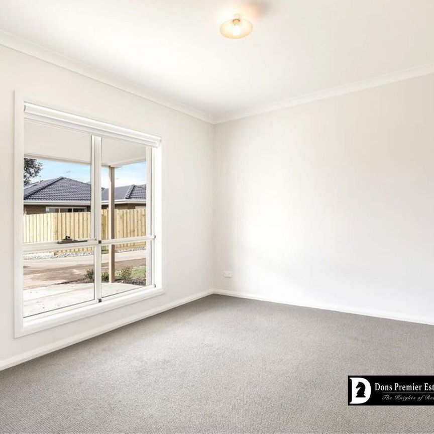 Modern & Low-Maintenance 2-Bedroom Apartment in Prime Sunbury Location - Photo 1