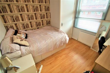 4 bedroom terraced house to rent - Photo 3