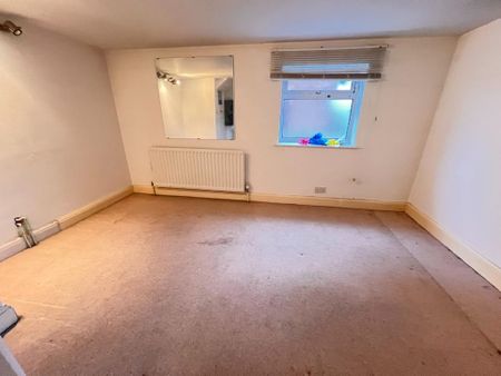 4 bedroom semi-detached house to rent - Photo 5