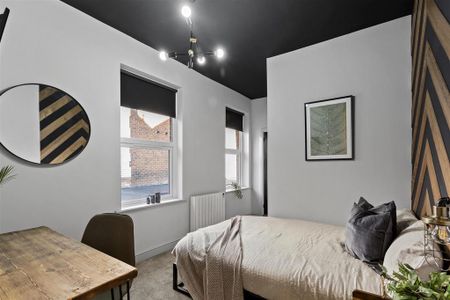 1 bedroom in a house share to rent - Photo 3