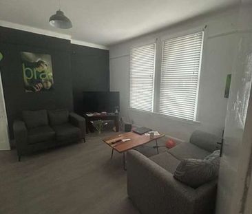 7 Bed Semi-Detached House, Castle Boulevard, NG7 - Photo 2