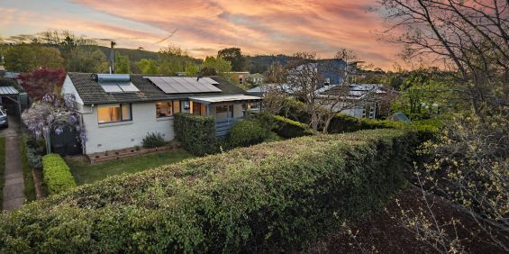 Family Home in Leafy and Elevated Position - Photo 3