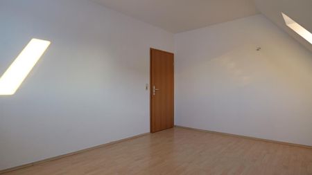 Dachgeschosswohnung im Grünen - fantastischer Ausblick inklusive! - Photo 3