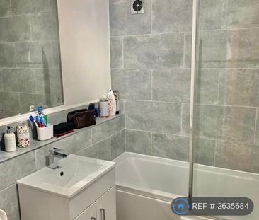 1 bedroom in a flat share to rent - Photo 1