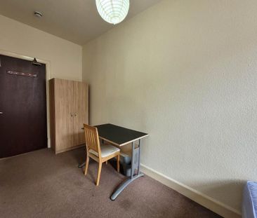 4 bedroom flat to rent - Photo 3