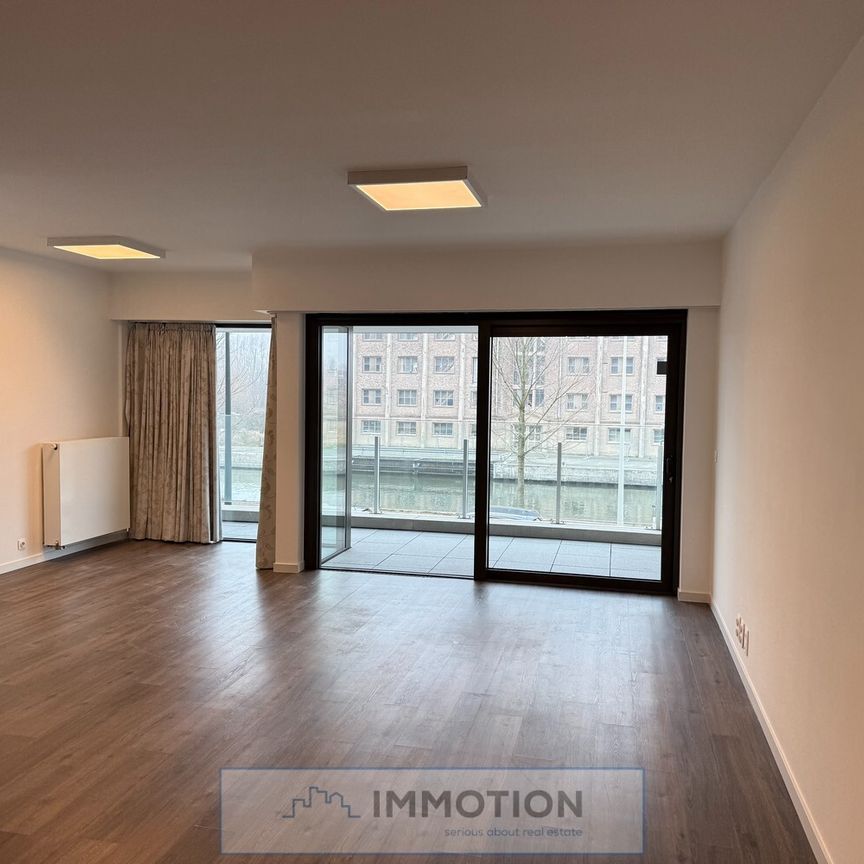 Appartement met 2 slaapkamers, terras, tuin en parking. - Photo 1