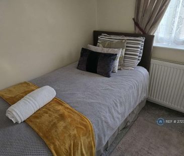 3 bedroom semi-detached house to rent - Photo 5