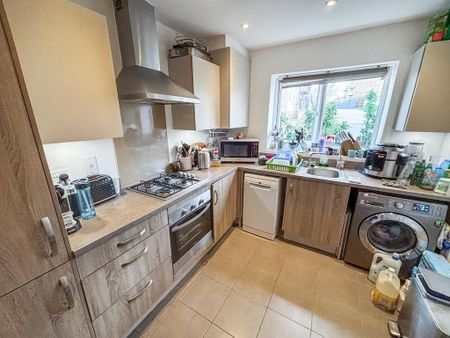 3 bedroom terraced house to rent - Photo 5