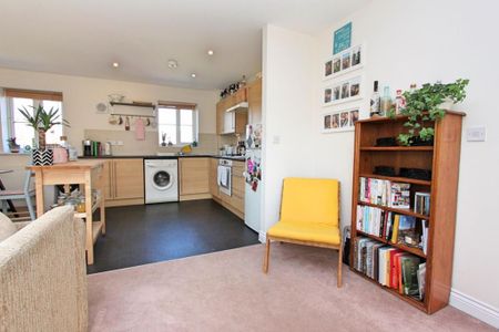 2 bedroom coach house to rent - Photo 4