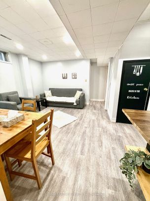 For Lease - 16 Eastman Crescent, Newmarket, Ontario - Photo 1