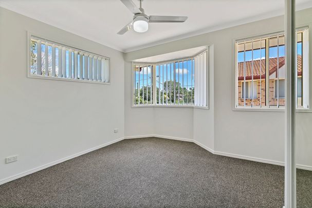 Air-Conditioned Townhouse in Central Location! - Photo 1