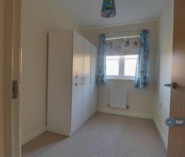 3 bedroom semi-detached house to rent - Photo 3