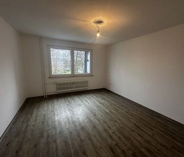 Renovierte 3,5 Zimmer Wohnung mit Balkon ! - Foto 1