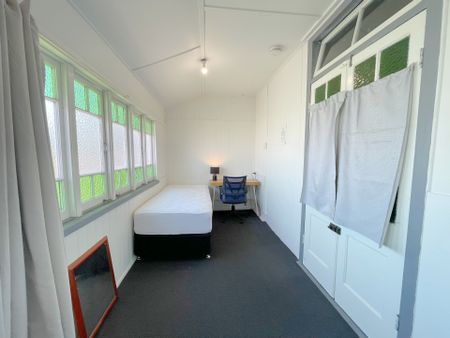 Furnished Room in Prime Red Hill Location - Photo 2
