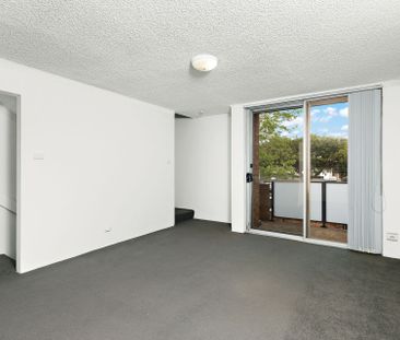 Spacious Renovated 2-Bedroom Townhouse in The Junction - Photo 2