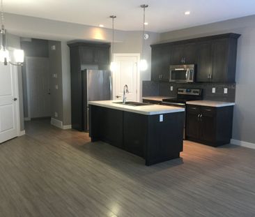 Perfect home for you and your dog! Sylvan Lake 3 bed townhouse! - Photo 4