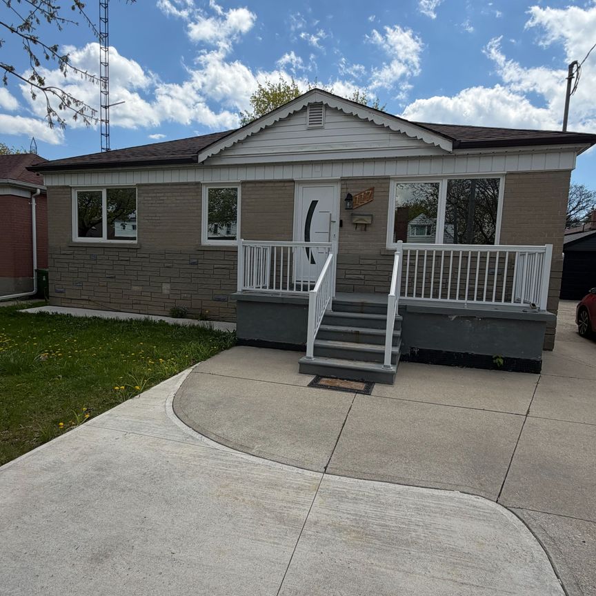 For Lease - 117 Main Redwater Redwater Drive, Toronto, Ontario - Photo 1