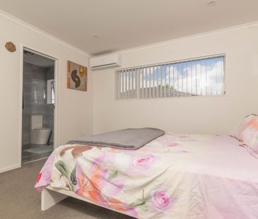 Stunning modern family home - Photo 5