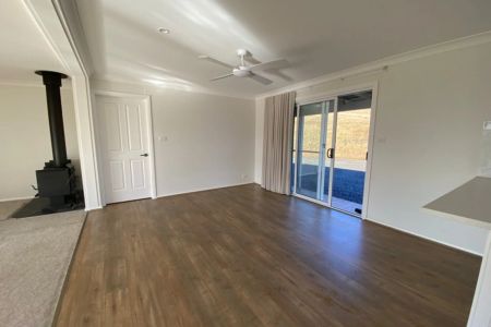 Rural Family Home with Magnificent Mountain Views - Photo 2