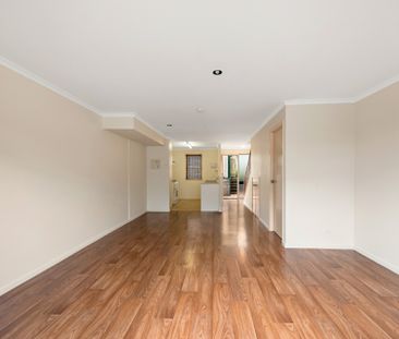 Tidy 2 Bedroom Townhouse in East Toowoomba - Photo 2