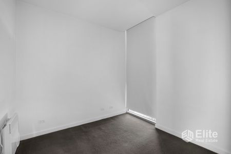 2 Bedroom Apartment in Milano - Photo 2