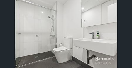 Modern 1-Bedroom Apartment with City Views in Southbank - Photo 4