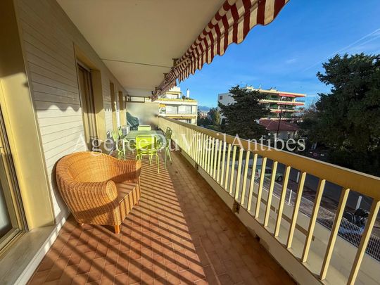 Centre ville d'Antibes, 2p loué meublé àl'année avec Terrasse - Photo 1