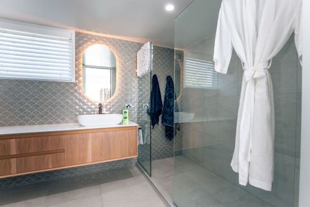 Fully Furnished Executive Home - Photo 4