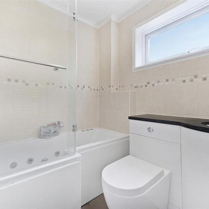 4 bedroom semi-detached house to rent - Photo 1