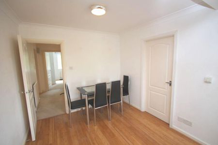 3 bedroom flat to rent - Photo 3