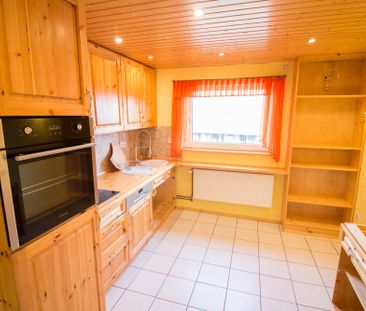 Schöne 4 ZKB Dachgeschosswohnung mit EBK, Badewanne & Stauboden im ... - Foto 5