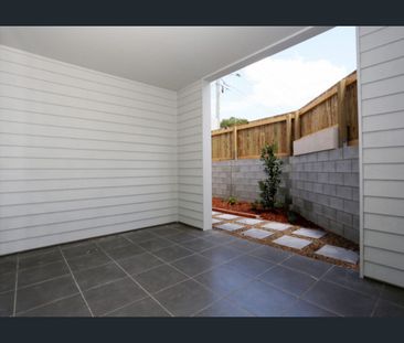 Modern 2 Bedroom Unit - Photo 5