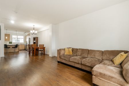 Silverwood. Spacious Three Bedrooms Townhouse - Photo 3