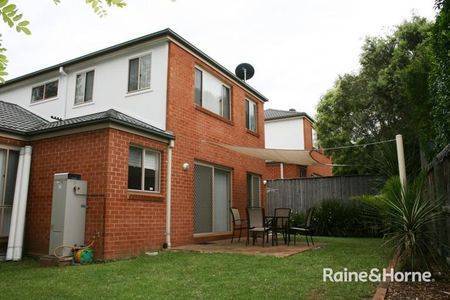 Conveniently Postioned Townhouse - Photo 2