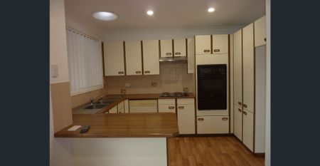 Spacious & stunning villa in prime location! - Photo 2