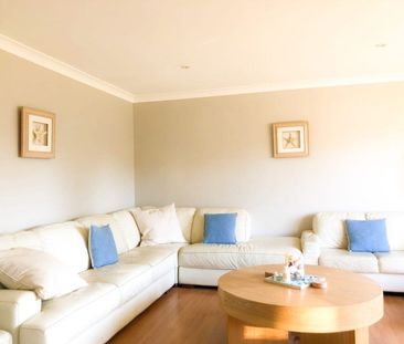 Modern Family Home - Photo 2