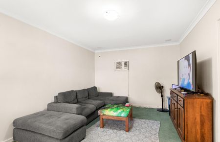 5 Keeley Way, Girrawheen WA 6064 - Photo 2